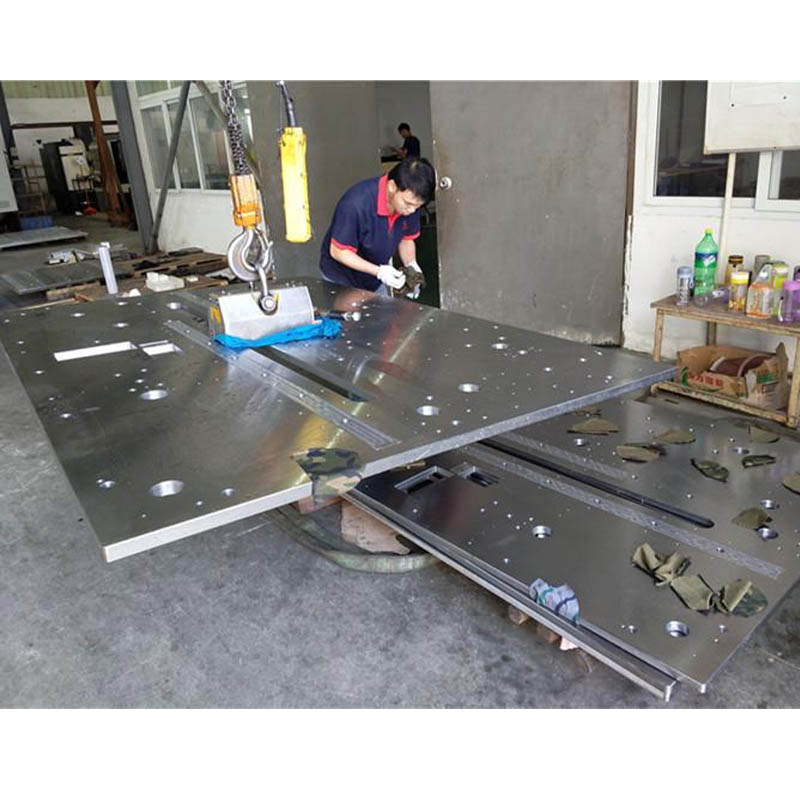 How can a fault warning mechanism be designed for large mechanical panels to prevent problems in advance?